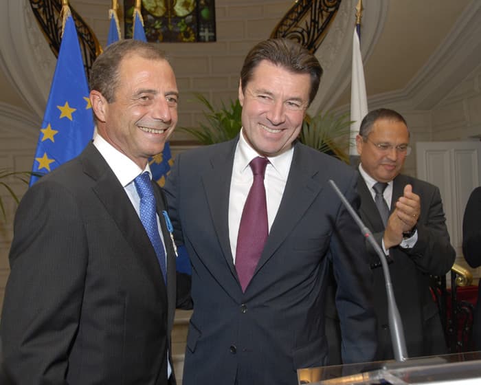 Dominique Estève a reçu les insignes de Chevalier de l'Ordre du Mérite