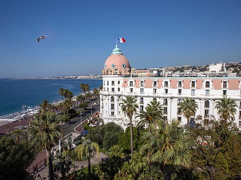 Tourisme : des grands hôtels de la Côte se préparent à rouvrir début mai