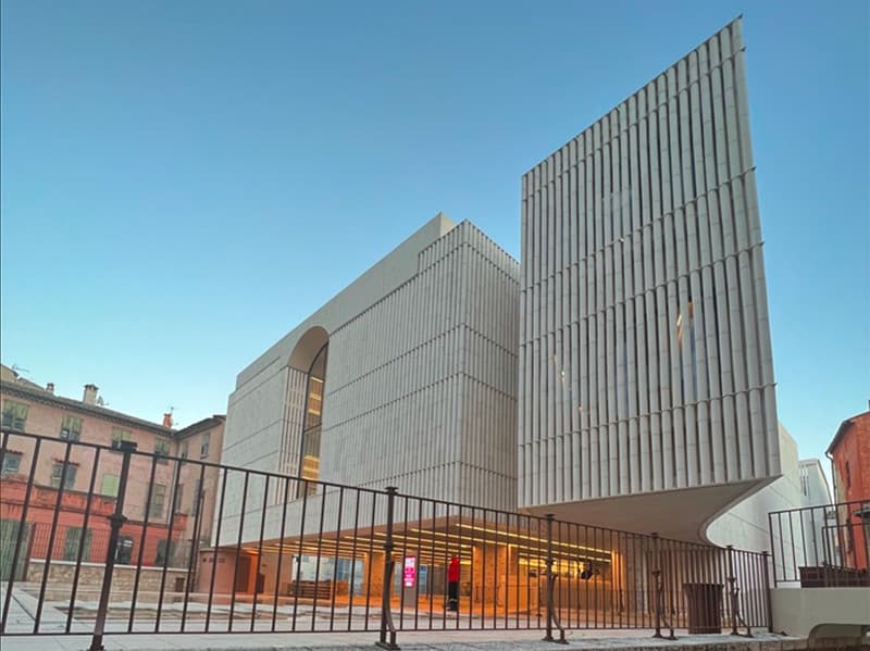 La nouvelle médiathèque de Grasse est ouverte : sublime !