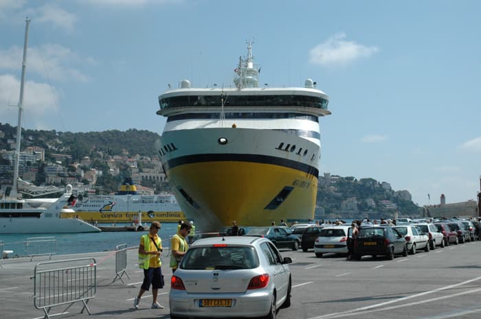 La desserte de la Corse en question ?