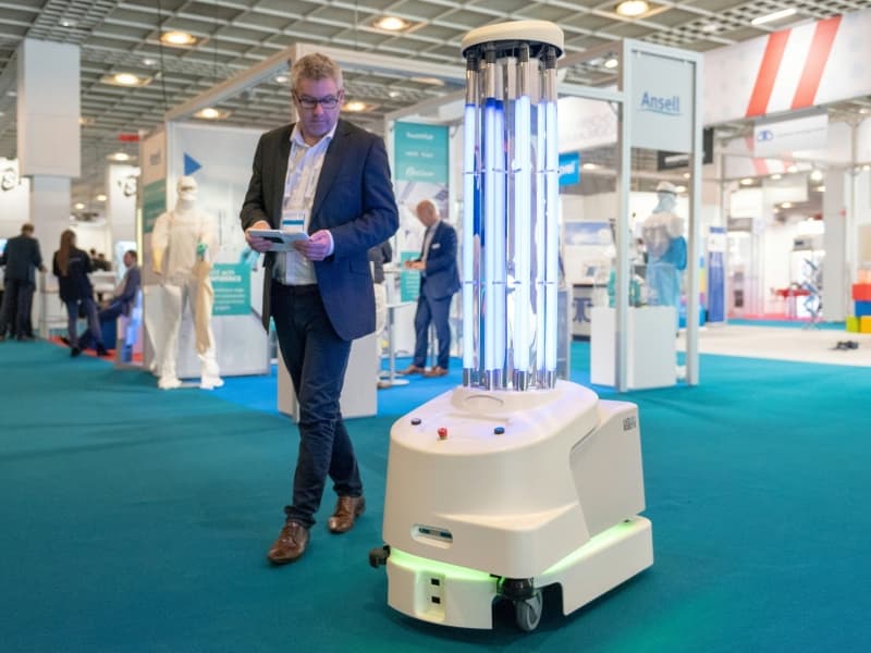 Nice : un robot "tueur de virus" dans le plan sanitaire de l'aéroport !