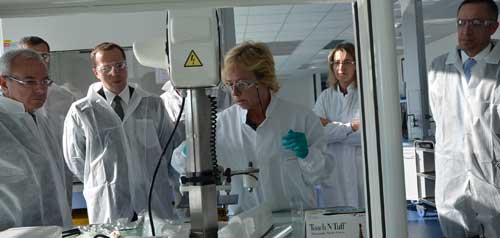 Sophia : Jean Leonetti en visite ministérielle à Galderma