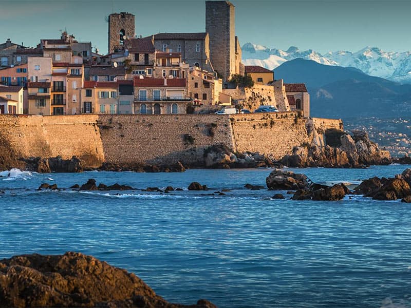 Antibes a ravi à Cannes la place de deuxième ville du département