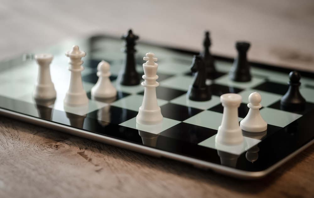 Playing chess on tablets, a breakthrough