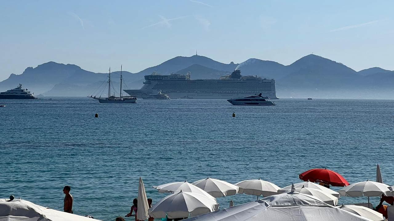Cannes veut à son tour limiter les “villes flottantes” dans sa baie