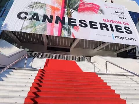 Cannes : tapis rose pour la saison 4 de Canneseries !