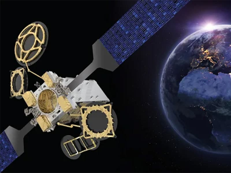 Cannes : Thales Alenia Space construira le satellite EUTELSAT 10B