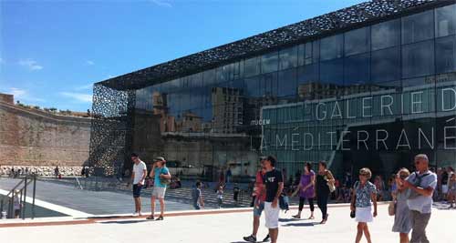 MuCEM à Marseille : la fascination en noir et bleu 
