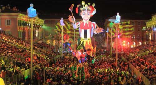 Nice : Bernard Cazeneuve dans un Carnaval sous haute surveillance