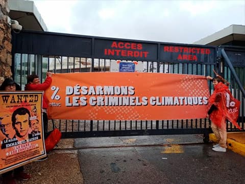 Climat : le Quai des Milliardaires à Antibes bloqué par des militants d'Attac