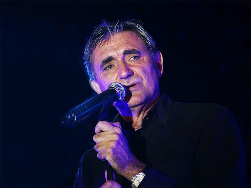 Villeneuve-Loubet : Bécaud, Aznavour et Lama par Bernard Persia, "journaliste-chanteur