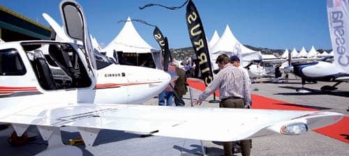 Eur-Avia à Cannes : l'aviation générale tient salon