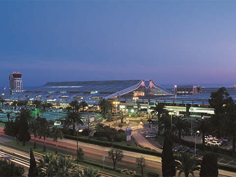 Aéroport : le Terminal 1 rouvert partiellement pour fluidifier les contrôles sanitaires