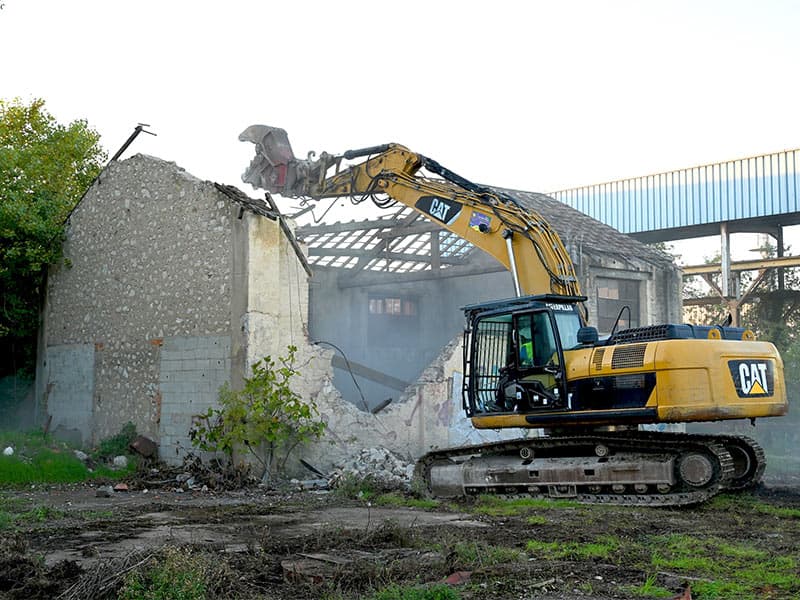 Premier coup de pelle symbolique pour le futur “Hollywood” cannois