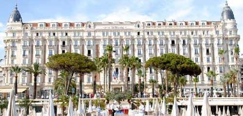 Le Carlton de Cannes sous le drapeau du Qatar!