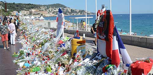 Attentat de Nice : la polémique sur la sécurité prend de l'ampleur
