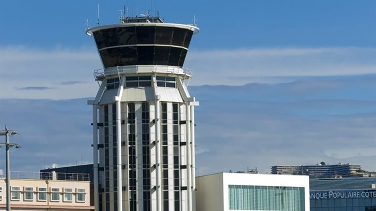 Aéroport : Christian Estrosi demande un contrôle aérien militaire