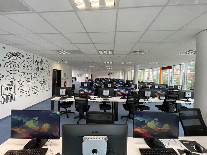 L'école 42 Nice et Pôle Emploi signent pour un numérique plus inclusif