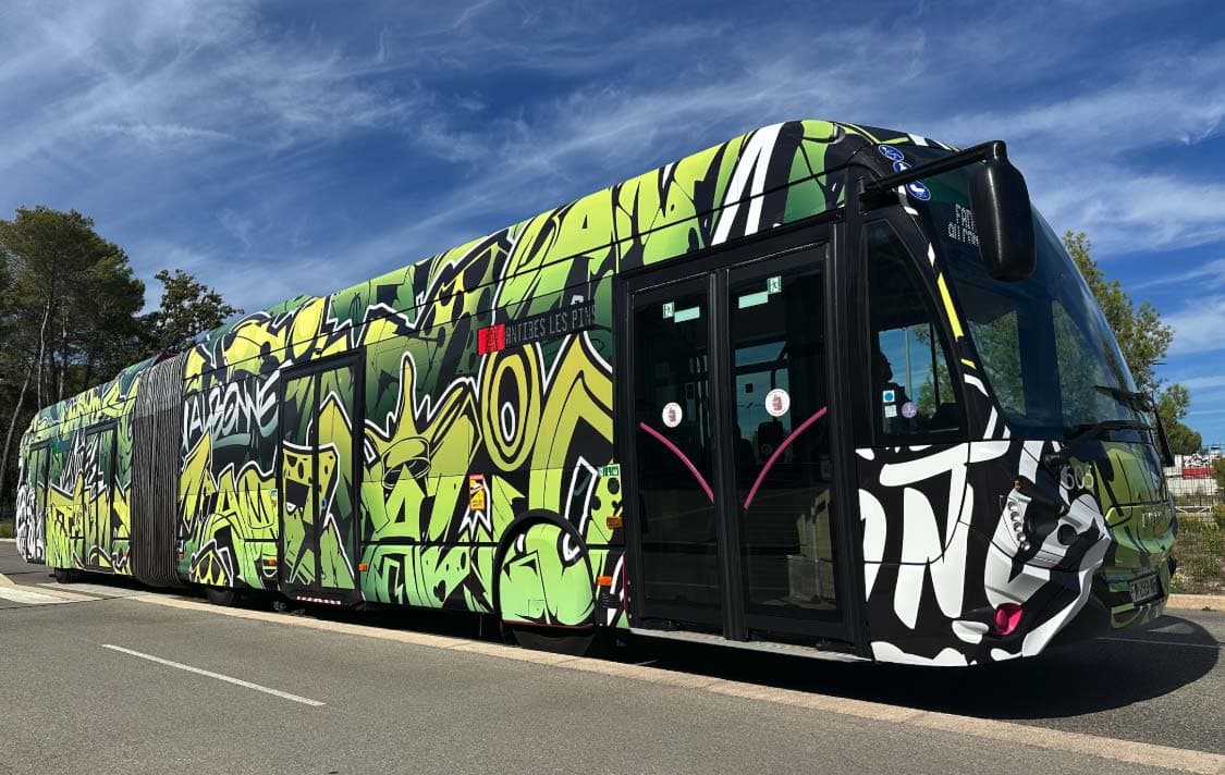 Coul’Heures d’Automne à Antibes : le street art a son phare en Méditerranée