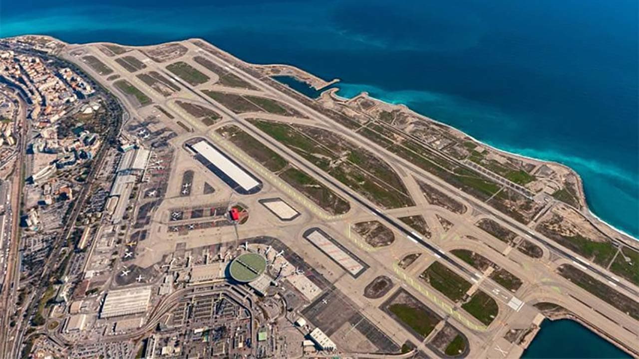 Catastrophe évitée de justesse à l’aéroport : deux avions se frôlent