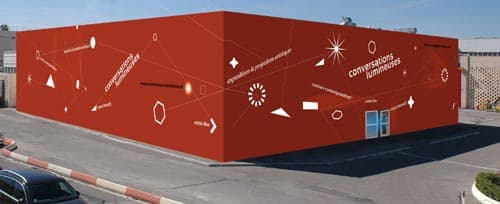 "Conversations lumineuses" à Cap 3000 : le dialogue entre l'art et la consommation