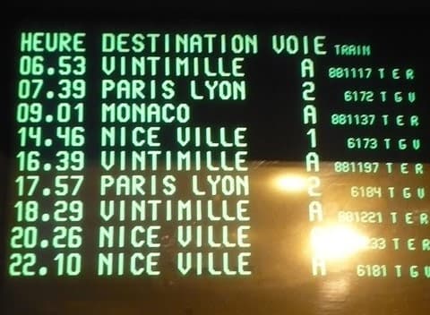 Grève SNCF : tous les trains de la journée réduits à un seul panneau !