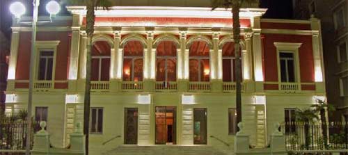 Rénovation du CUM de Nice : lustre d'antan et équipement high tech