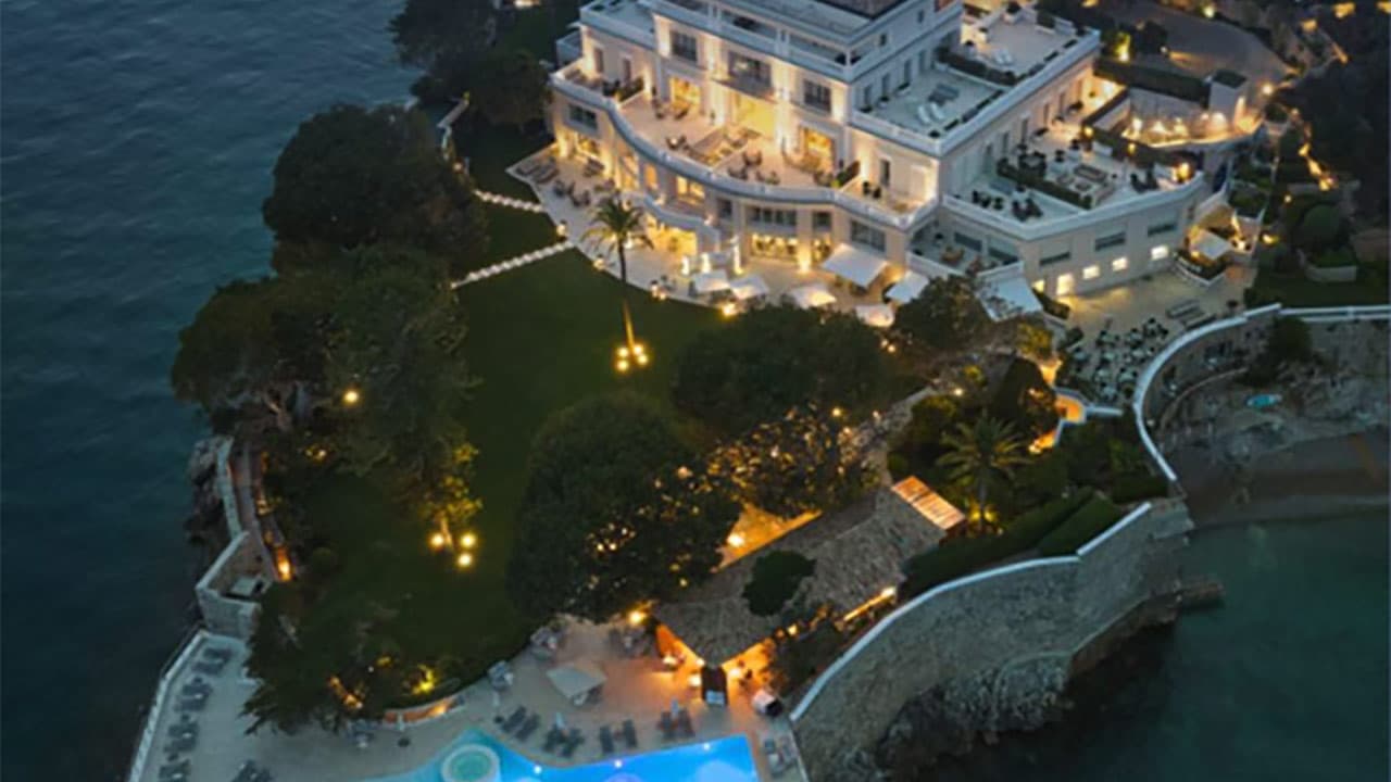 Bernard Arnault s’offre l’hôtel Cap Estel pour un prix record
