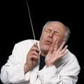 Marc Jolivet à la baguette dans Comic Symphonic