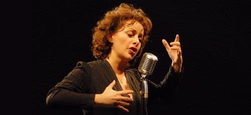 Cannes : Edith Piaf revit sur scène grâce à Jil Aigrot