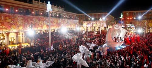 Carnaval 2010 : le Roi de la Planète Bleue sancre sur la Place Masséna