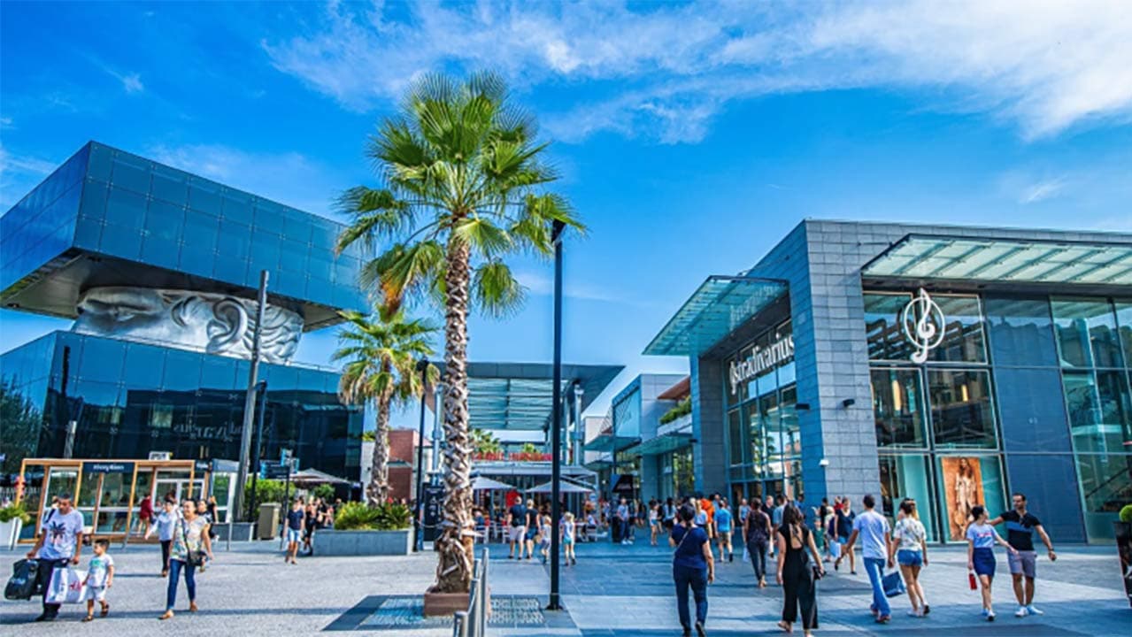 Le grand virage de Polygone qui devient Shopping Promenade Riviera