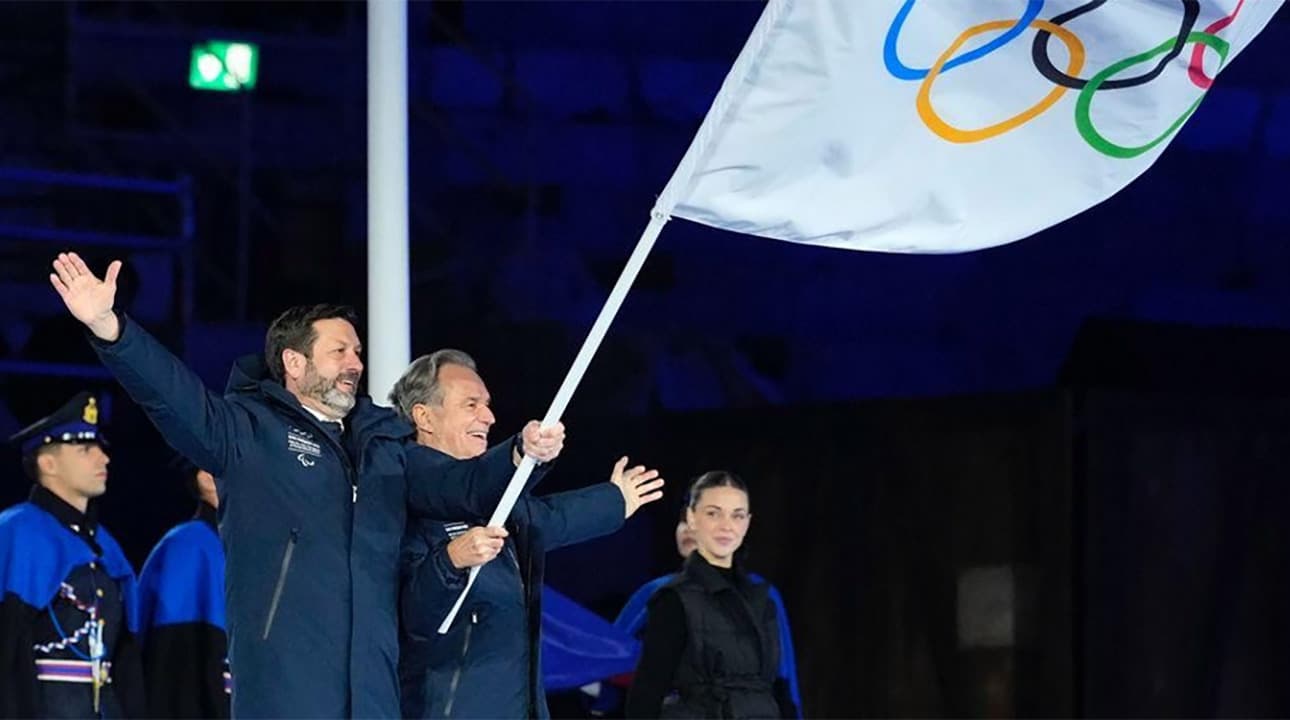 JO d’hiver : le drapeau olympique passe aux Alpes françaises